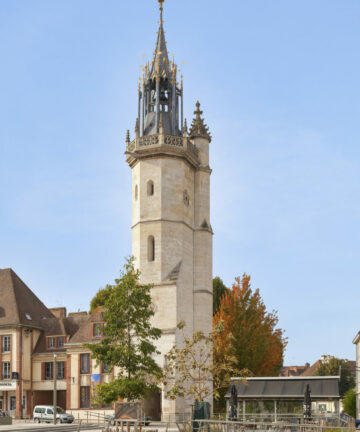 Book a private guide in Evreux