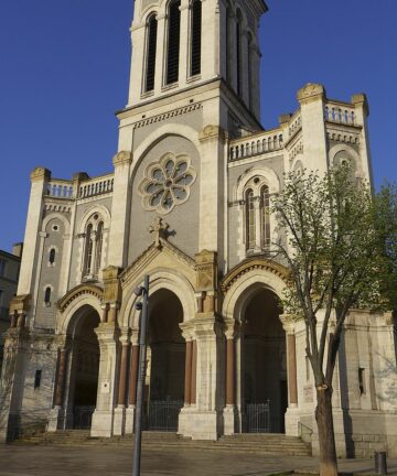 Book a private guide in Saint Etienne