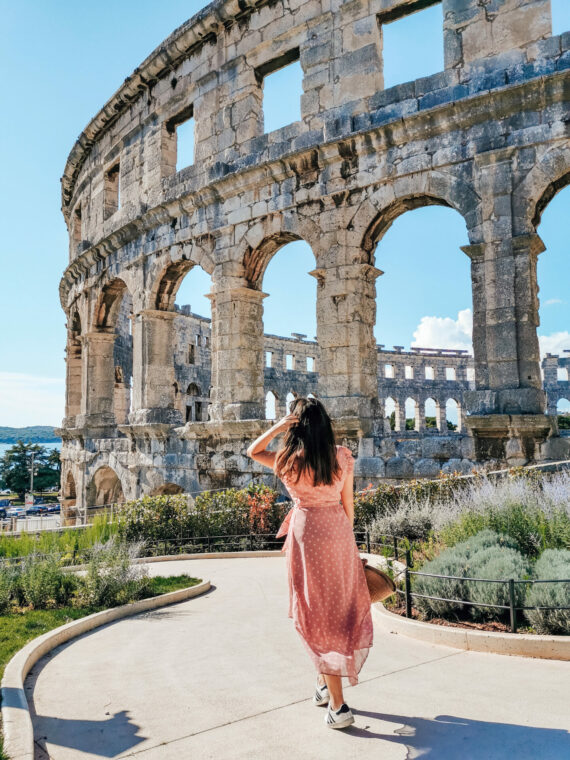 Book a private guide in Nimes