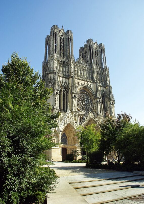 Book a private guide in Reims