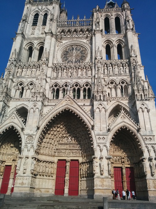 Book a private guide in Beauvais