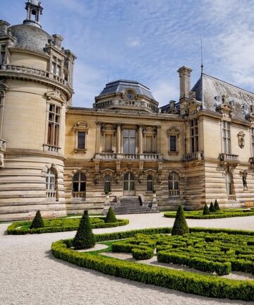 Book a private guide in Chantilly