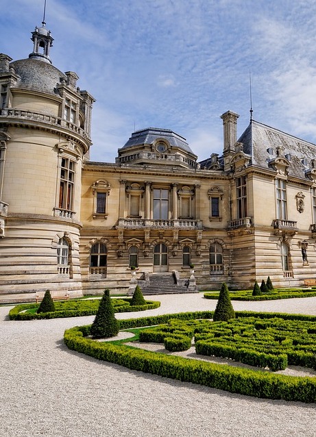 Book a private guide in Chantilly