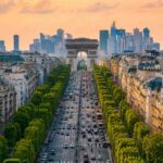 Visit Les Champs Elysées with a private guide