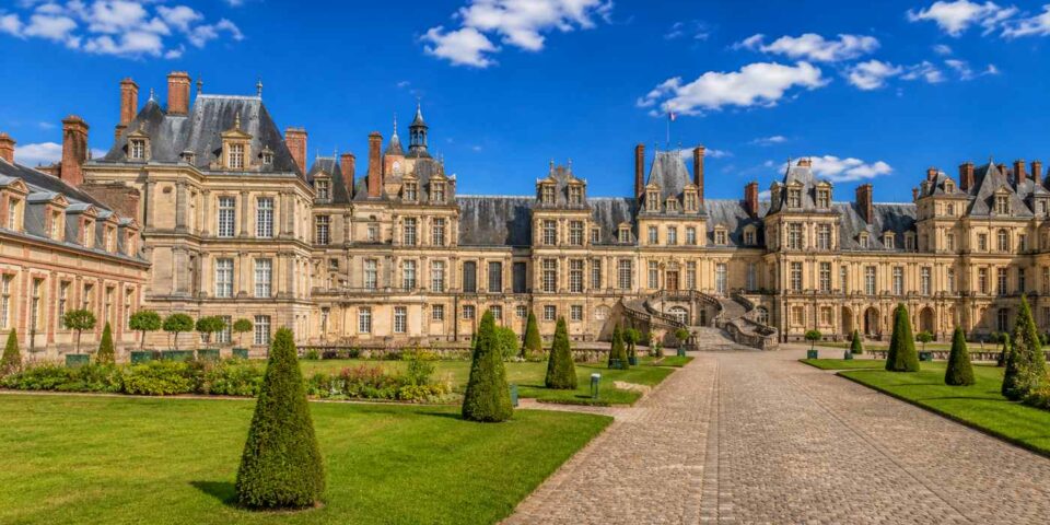 Vist Le Château de Fontainebleau with a private guide