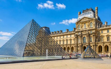 Visit Le Louvre with a private guide